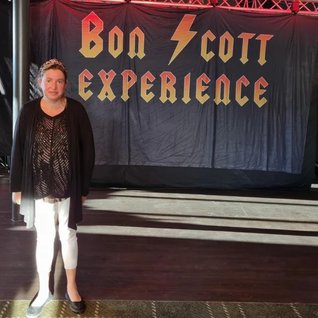 Deb🌹 enjoying AC/DC tribute band @beenleightavern 🎸