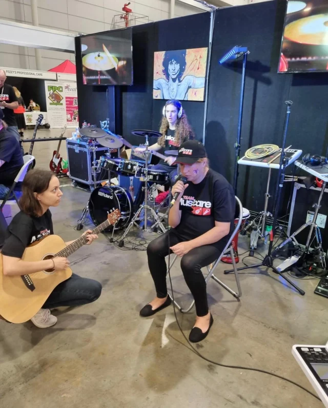 Deb ⭐️ Performing at Brisbane Disability Expo🤘🏼 with Shaun 💖